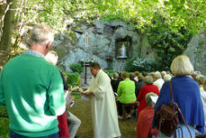 Maiandacht mit Krönung der Fatima-Madonna (Foto: Karl-Franz Thiede)